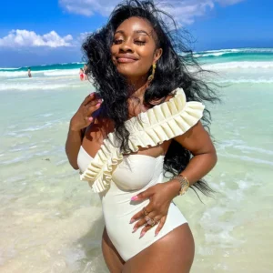 "Sunshine Bold” – Maillot 1 pièce dos nu à volants